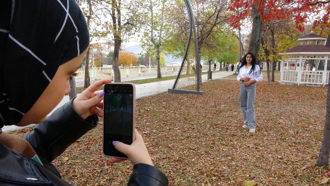 Instagram paylaşımları için sonbahar yapraklarının süpürülmesi yasaklandı 2